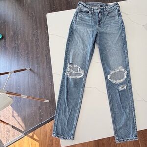 American Eagle Outfitters Light Blue Distressed Jeans Size 4 X-Long